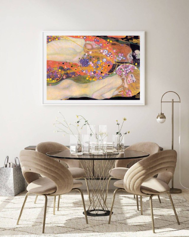 Displayed in a sleek frame, this iconic Klimt painting adds a sophisticated touch to the room. The graceful, intertwined figures and rich colors create a sense of harmony and artistic luxury, perfect for modern decor.